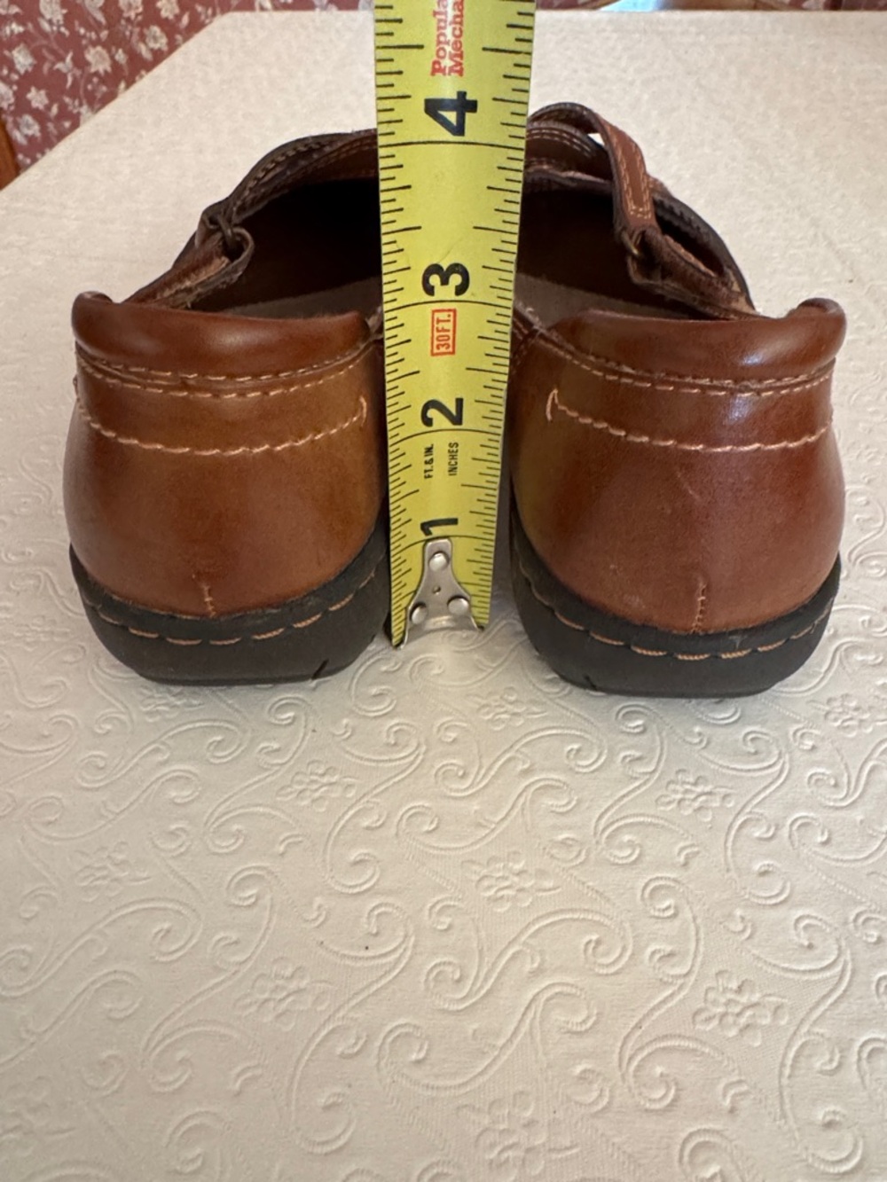 Thom McAn Women's Brown Leather Cross-Strap flats - Picture 5 of 6